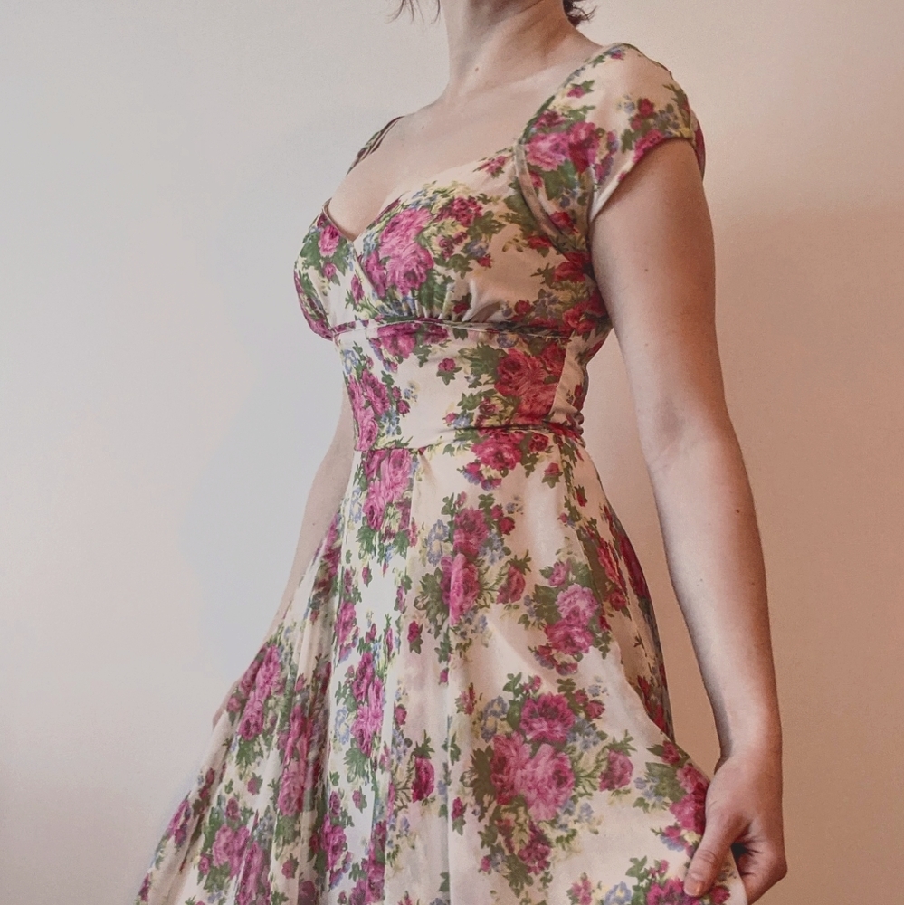 Flowy floral pinup dress